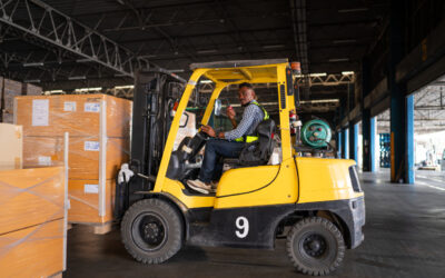 Bezpieczeństwo na magazynie: jak prawidłowa obsługa wózka widłowego zapobiega wypadkom?