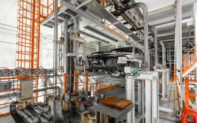 Nowoczesna hala produkcyjna – ergonomia pracy przy stanowiskach montażowych